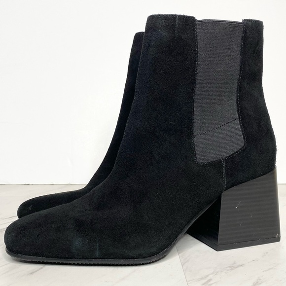 New! Blondo Scarlette Black Suede Chelsea Bootie 9 1/2 M - Picture 1 of 14